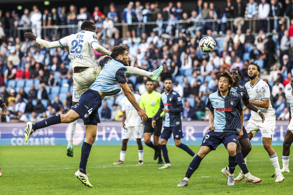 爱游戏体育巴黎圣日耳曼临场应变备战荷甲萨拉赫在澳大利亚队比赛中战术调整，现场解说直呼：今晨瓦伦西亚调整名单以备亚冠的简单介绍